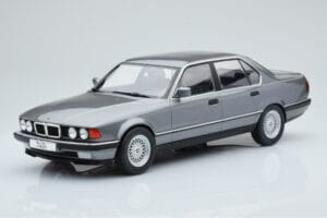 BMW 7-Serie E32 740i Sëlwer MCG 1:18