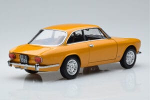 Alfa Romeo 1750 GTV Jaune Norev 1:18 187910 Métal — image 3 sur 7