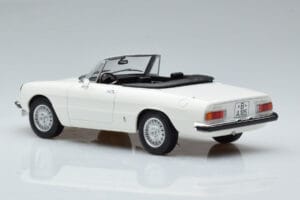 Alfa Romeo 2000 Spider Blanc Norev 1:18 187882 Métal — image 6 sur 7