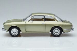 Alfa Romeo GTV 2000 Vert Édition Limitée Norev 1:18 187913 Métal — image 4 sur 7