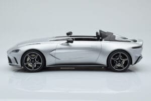 Aston Martin V12 Speedster Argent GT Spirit 1:18 GT430 Résine — image 3 sur 6