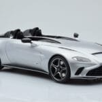 Aston Martin V12 Speedster Argent GT Spirit 1:18 - image 4 of 6