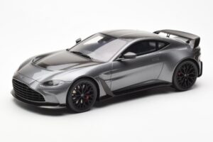 Aston Martin V12 Vantage Magnetic Argent GT Spirit 1:18