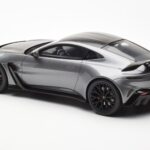 Aston Martin V12 Vantage Magnetic Argent GT Spirit 1:18 - image 5 of 6