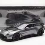 Aston Martin V12 Vantage Magnetic Argent GT Spirit 1:18 - image 6 of 6