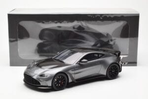Aston Martin V12 Vantage Magnetic Argent GT Spirit 1:18 GT443 Résine — image 6 sur 6