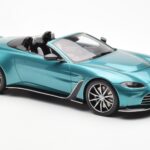 Aston Martin V12 Vantage Roadster Tayos Turquoise Vert GT Spirit 1:18 - image 4 of 6