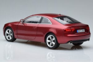Audi A5 B8 Rouge Grenat Norev 1:18 188352 Métal — image 6 sur 7