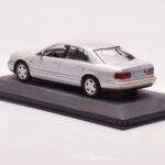 Audi A8 D2 Argent Bande Verte Minichamps 1:43 - image 3 of 4