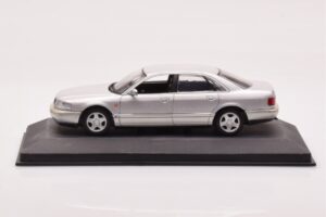 Audi A8 D2 Argent Bande Verte Minichamps 1:43