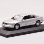 Audi A8 D2 Argent Minichamps 1:43 - image 2 of 4