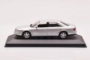 Audi A8 D2 Argent Minichamps 1:43