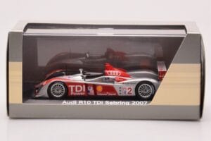 Audi R10 TDI LMP1 #2 F. Biela / E. Pirro / M. Werner 12 Hours of Sebring 2007 Minichamps 1:43 5020700233 Métal — image 4 sur 4