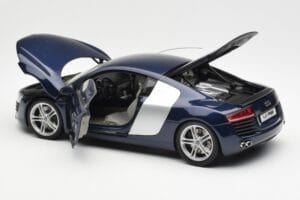 Audi R8 4.2 FSI V8 Bleu Kyosho 1:18 09213BL Métal — image 5 sur 8