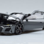 Audi R8 Spyder Performance Nardo Gris Kengfai 1:18 - image 2 of 11