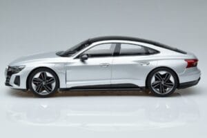 Audi RS e-tron GT Argent Norev 1:18 188381 Métal — image 3 sur 6