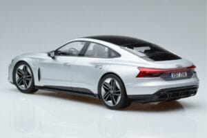 Audi RS e-tron GT Argent Norev 1:18 188381 Métal — image 5 sur 6