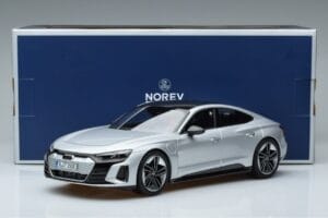 Audi RS e-tron GT Argent Norev 1:18 188381 Métal — image 6 sur 6