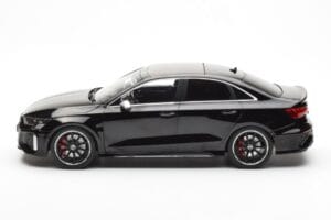 Audi RS3 8Y Berline Noir MCG 1:18 MCG18450 Métal — image 3 sur 6