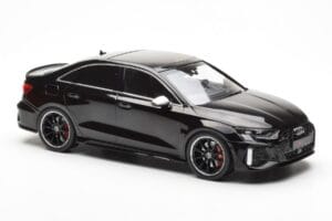Audi RS3 8Y Berline Noir MCG 1:18 MCG18450 Métal — image 4 sur 6