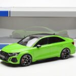 Audi RS3 8Y Berline Vert MCG 1:18 - image 6 of 6