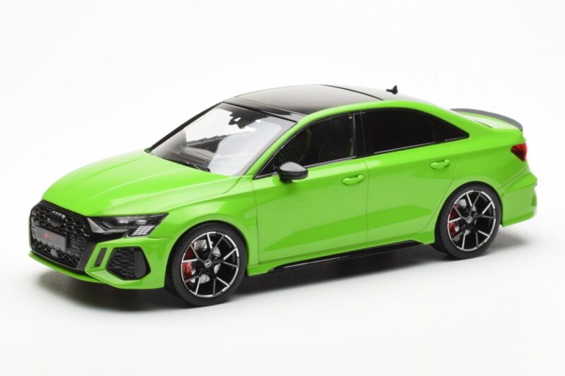 Audi RS3 8Y Berline Vert MCG 1:18