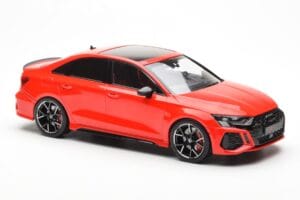 Audi RS3 8Y Berline Rouge MCG 1:18 MCG18451 Métal — image 4 sur 6
