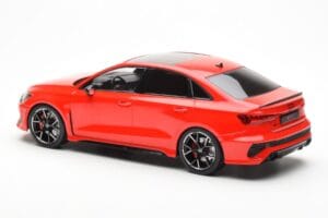 Audi RS3 8Y Berline Rouge MCG 1:18 MCG18451 Métal — image 5 sur 6