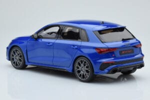 Audi RS3 8Y Sportback Performance Edition Nagaro Bleu GT Spirit 1:18 GT884 Résine — image 4 sur 5