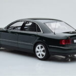 Audi S8 D2 Vert Otto 1:18 - image 5 of 6