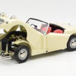 Austin-Healey Sprite Mk I Open Old English Blanc Kyosho 1:18 - image 2 of 8