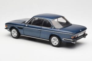 BMW 3.0 CSi E9 Bleu Métallique AUTOart 1:18 70672 Métal — image 7 sur 8