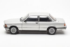 BMW 323i E21 Aspen Argent AUTOart 1:18 80430433552 Métal — image 4 sur 8