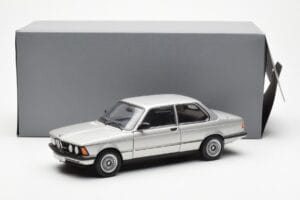 BMW 323i E21 Aspen Argent AUTOart 1:18 80430433552 Métal — image 8 sur 8