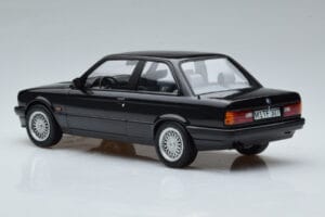 BMW 325i E30 Noir Norev 1:18 183203 Métal — image 5 sur 6