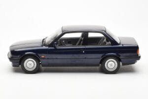 BMW 325i E30 Bleu Métallique Norev 1:18 183201 Métal — image 3 sur 6