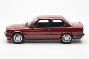 BMW 325i E30 Bordeaux Metallic Otto 1:18 OT102 Résine — image 3 sur 6