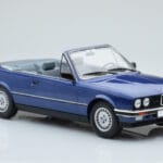 BMW 325i E30 Cabriolet Bleu MCG 1:18 - image 3 of 5
