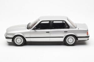 BMW 325i E30 Argent Otto 1:18 OT912 Résine — image 3 sur 6