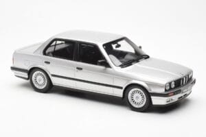 BMW 325i E30 Argent Otto 1:18 OT912 Résine — image 4 sur 6