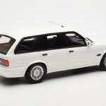 BMW 325i E30 Touring M Package Blanc Otto 1:18 - image 2 of 5