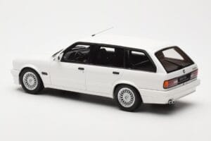 BMW 325i E30 Touring M Package Blanc Otto 1:18 OT238 Résine — image 4 sur 5