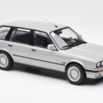 BMW 325i E30 Touring Argent Norev 1:18 - image 4 of 6