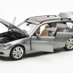BMW 330i E91 Touring Gris Metallic Kyosho 1:18 - image 2 of 8