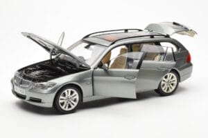 BMW 330i E91 Touring Gris Metallic Kyosho 1:18 80430394359 Métal — image 2 sur 8