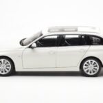 BMW 335i F31 Touring Alpine Blanc Paragon 1:18 - image 4 of 8