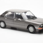 BMW 520i E28 Gris MCG 1:18 - image 4 of 6