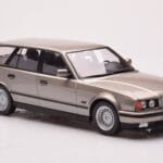 BMW 530i E34 Touring Gris Métallisé MCG 1:18 - image 4 of 6