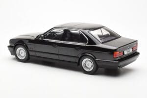 BMW 540i E34 Noir Metallic MCG 1:18 MCG18157 Métal — image 5 sur 6