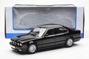 BMW 540i E34 Noir Metallic MCG 1:18 MCG18157 Métal — image 6 sur 6